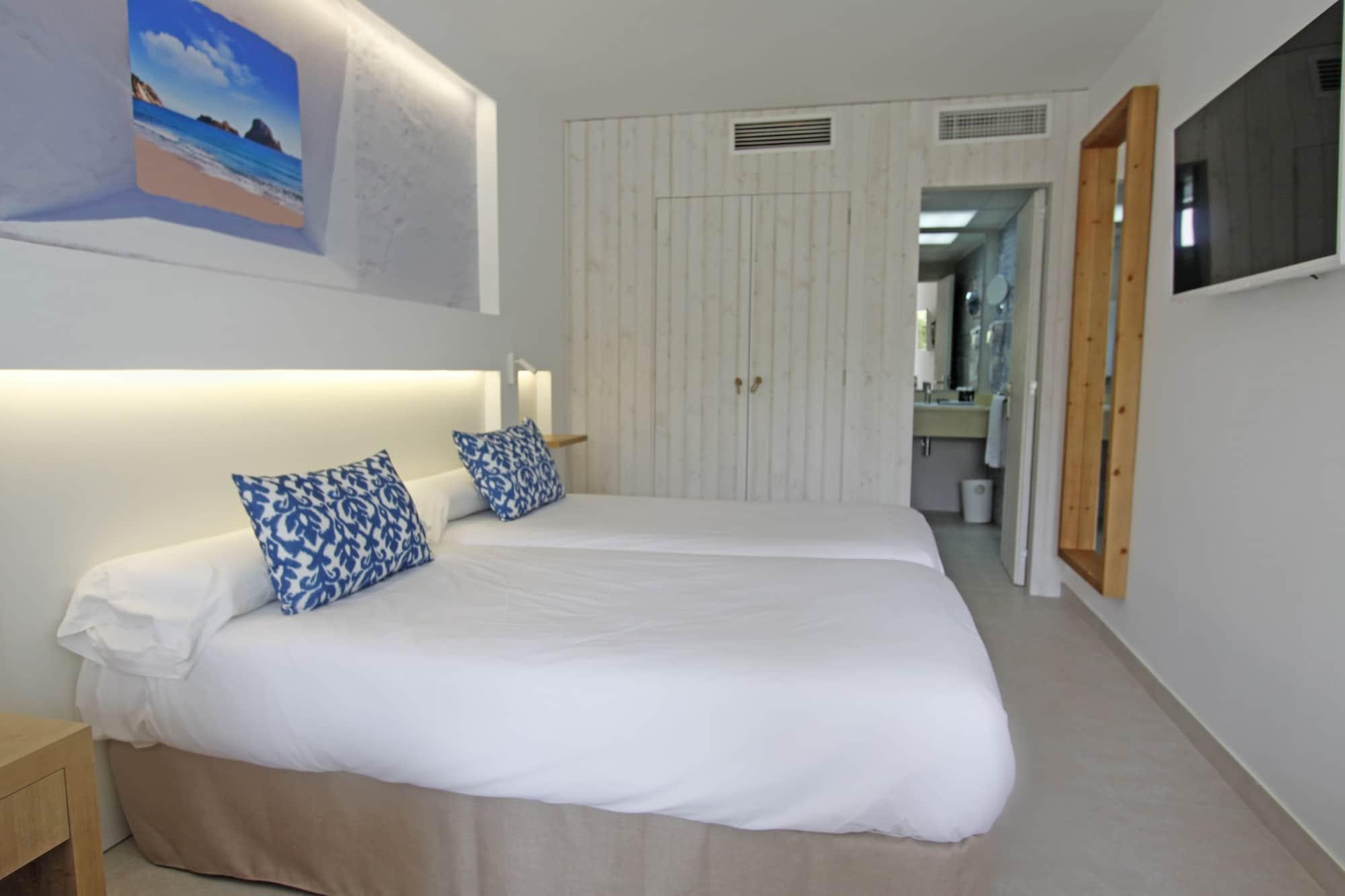 Bg Portinatx Beach Club Hotel Ngoại thất bức ảnh